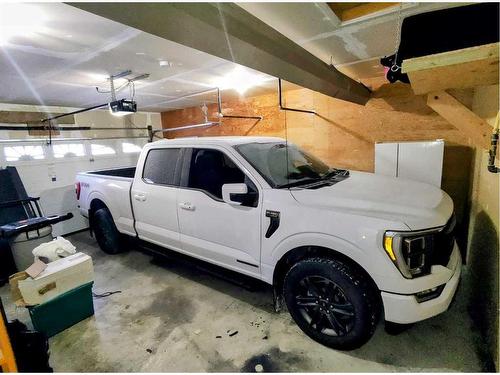 22 Willow Springs Crescent, Sylvan Lake, AB - Indoor Photo Showing Garage