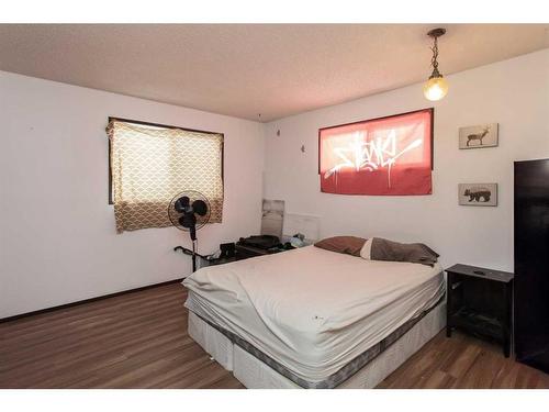 5214 Silverpark Close, Olds, AB - Indoor Photo Showing Bedroom