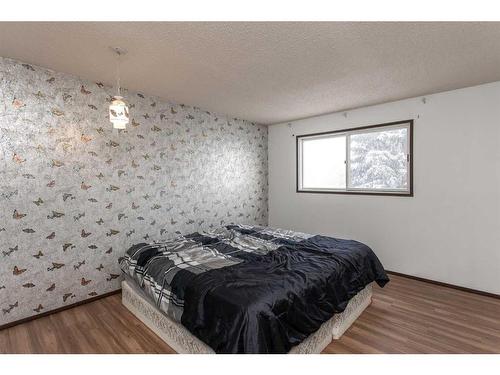 5214 Silverpark Close, Olds, AB - Indoor Photo Showing Bedroom