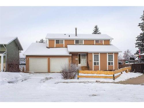 5214 Silverpark Close, Olds, AB - Outdoor With Facade