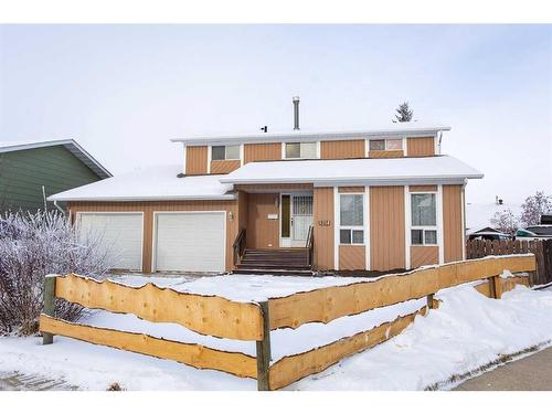 5214 Silverpark Close, Olds, AB - Outdoor