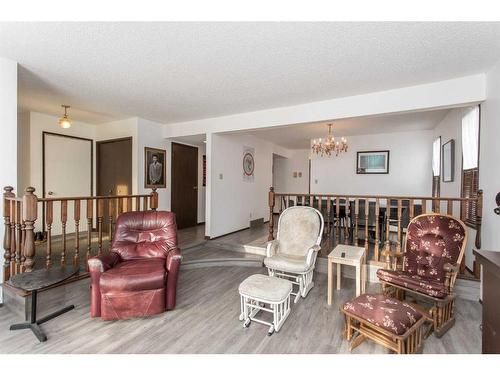 5214 Silverpark Close, Olds, AB - Indoor Photo Showing Living Room