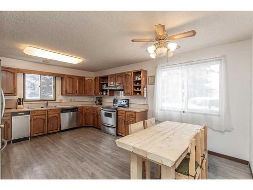 5214 Silverpark Close, Olds, AB - Indoor Photo Showing Kitchen