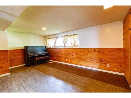 6023 50 A Avenue, Stettler, AB - Indoor Photo Showing Other Room