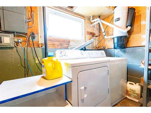 6023 50 A Avenue, Stettler, AB - Indoor Photo Showing Laundry Room