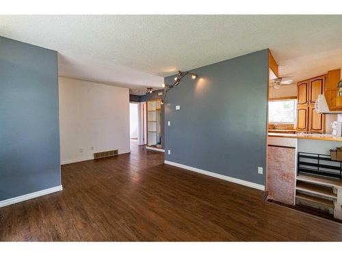 6023 50 A Avenue, Stettler, AB - Indoor