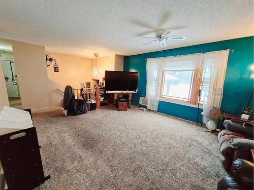 147 Mount Pleasant Drive, Camrose, AB - Indoor Photo Showing Living Room