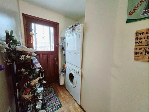 147 Mount Pleasant Drive, Camrose, AB - Indoor Photo Showing Laundry Room