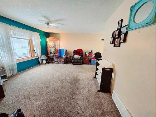 147 Mount Pleasant Drive, Camrose, AB - Indoor Photo Showing Other Room