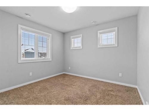 200-44 Reid Court, Sylvan Lake, AB - Indoor Photo Showing Other Room