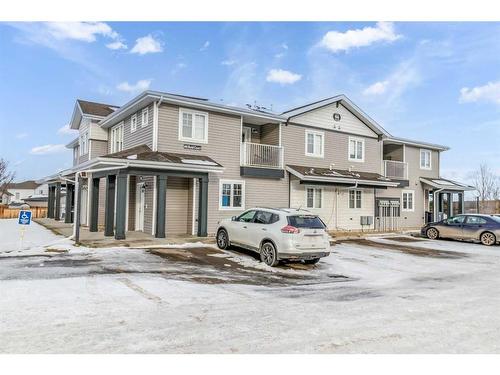 200-44 Reid Court, Sylvan Lake, AB - Outdoor With Facade