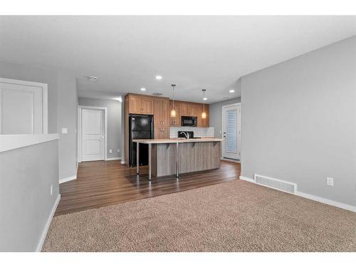 200-44 Reid Court, Sylvan Lake, AB - Indoor Photo Showing Kitchen