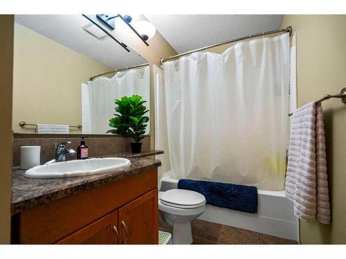 2506 Valleyview Drive, Camrose, AB - Indoor Photo Showing Bathroom