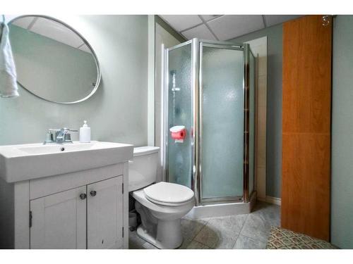 2506 Valleyview Drive, Camrose, AB - Indoor Photo Showing Bathroom