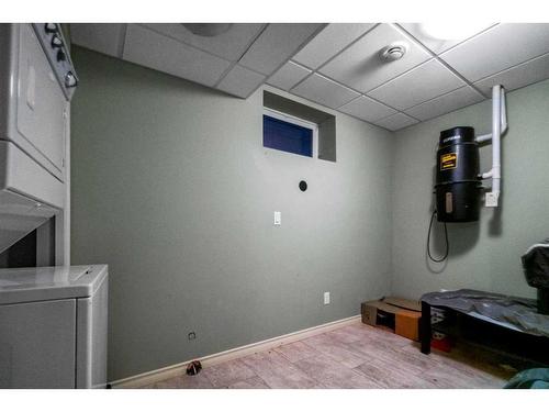 2506 Valleyview Drive, Camrose, AB - Indoor Photo Showing Laundry Room