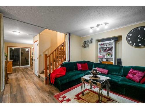 2506 Valleyview Drive, Camrose, AB - Indoor Photo Showing Living Room