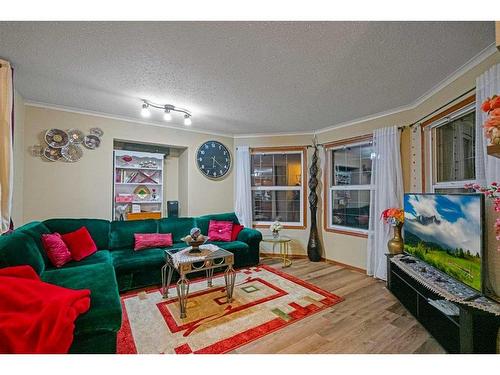 2506 Valleyview Drive, Camrose, AB - Indoor Photo Showing Living Room