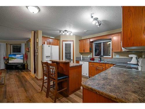 2506 Valleyview Drive, Camrose, AB - Indoor Photo Showing Kitchen