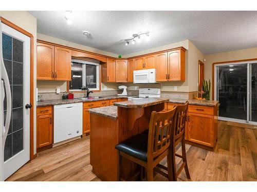 2506 Valleyview Drive, Camrose, AB - Indoor Photo Showing Kitchen