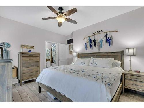 24 Lindsay Crescent, Sylvan Lake, AB - Indoor Photo Showing Bedroom