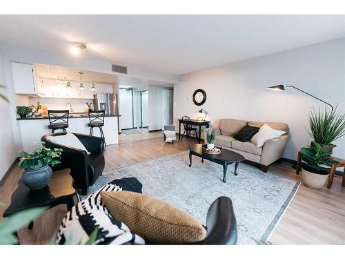 912-4902 37 Street, Red Deer, AB - Indoor Photo Showing Living Room