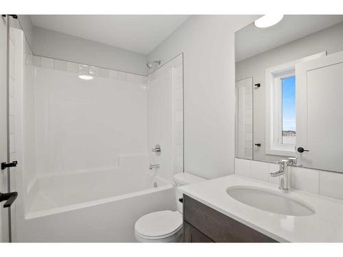 15 Gray Close, Sylvan Lake, AB - Indoor Photo Showing Bathroom