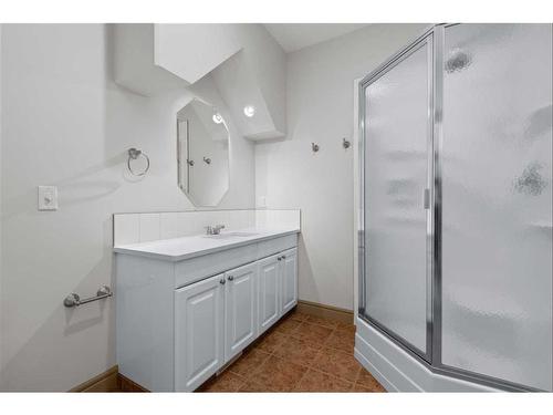 262 Addington Drive, Red Deer, AB - Indoor Photo Showing Bathroom