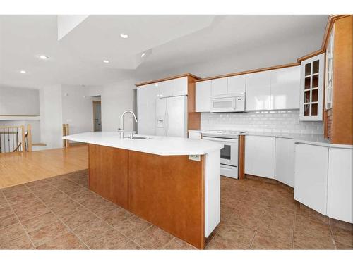 262 Addington Drive, Red Deer, AB - Indoor Photo Showing Kitchen