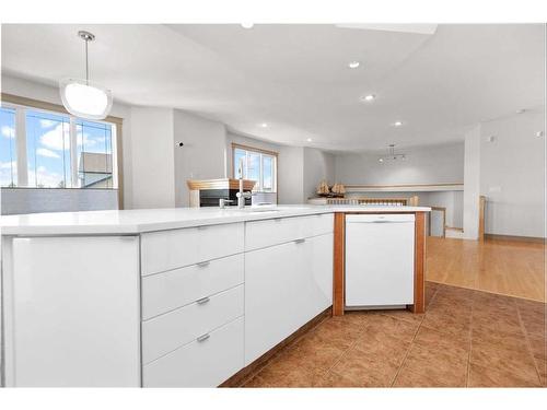 262 Addington Drive, Red Deer, AB - Indoor Photo Showing Kitchen