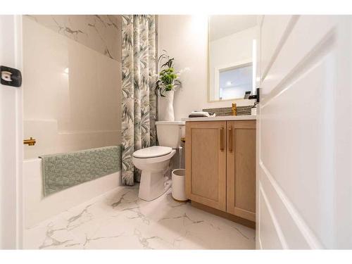 927 Langholm Drive Se, Airdrie, AB - Indoor Photo Showing Bathroom