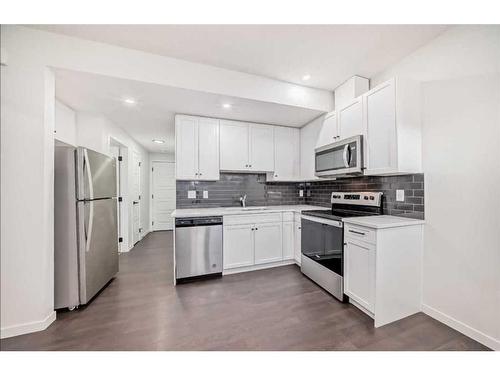 31 Creekside Grove Sw, Calgary, AB - Indoor Photo Showing Kitchen