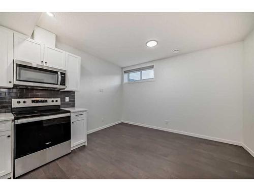 31 Creekside Grove Sw, Calgary, AB - Indoor Photo Showing Kitchen