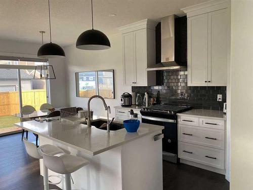 31 Creekside Grove Sw, Calgary, AB - Indoor Photo Showing Kitchen With Upgraded Kitchen