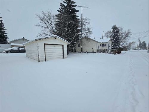 1 Selkirk Avenue, Hughenden, AB - Outdoor