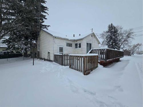 1 Selkirk Avenue, Hughenden, AB - Outdoor