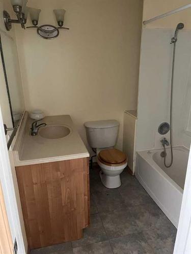 1 Selkirk Avenue, Hughenden, AB - Indoor Photo Showing Bathroom