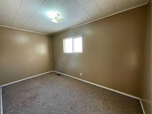 4912 51 Avenue, Alix, AB - Indoor Photo Showing Other Room