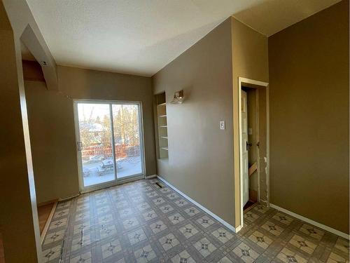 4912 51 Avenue, Alix, AB - Indoor Photo Showing Other Room