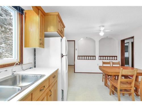 38524 Rge Rd 22-1, Rural Stettler No. 6, County Of, AB - Indoor Photo Showing Kitchen With Double Sink