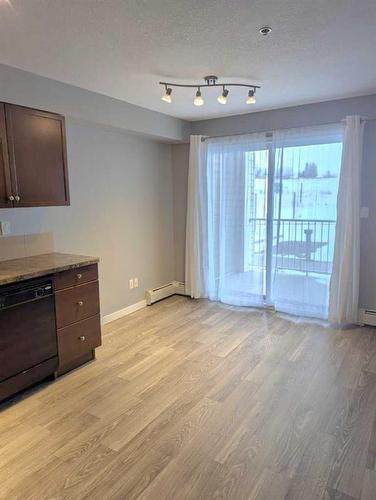 109-3 Broadway Rise, Sylvan Lake, AB - Indoor Photo Showing Other Room