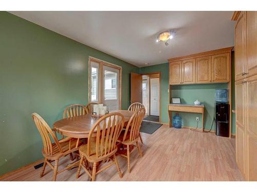 533 2Nd Avenue, Elnora, AB - Indoor Photo Showing Dining Room