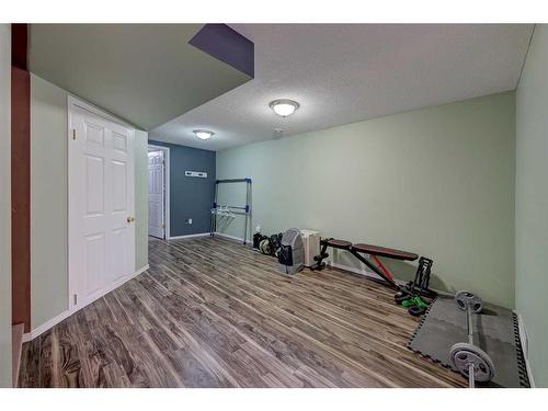 533 2Nd Avenue, Elnora, AB - Indoor Photo Showing Gym Room