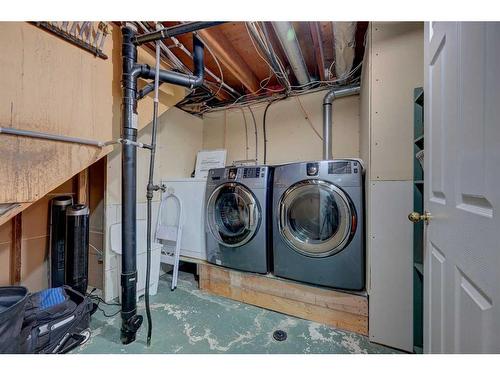 533 2Nd Avenue, Elnora, AB - Indoor Photo Showing Laundry Room