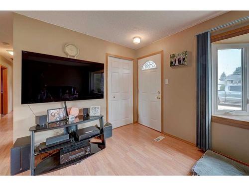 533 2Nd Avenue, Elnora, AB - Indoor