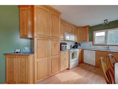 533 2Nd Avenue, Elnora, AB - Indoor Photo Showing Kitchen