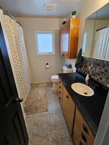 11104 Hwy 599, Rural Paintearth No. 18, County Of, AB - Indoor Photo Showing Bathroom