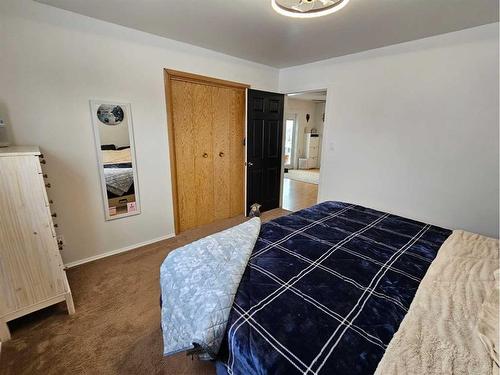 11104 Hwy 599, Rural Paintearth No. 18, County Of, AB - Indoor Photo Showing Bedroom