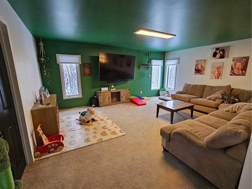 11104 Hwy 599, Rural Paintearth No. 18, County Of, AB - Indoor Photo Showing Living Room