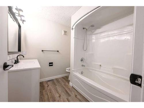 7622 103 Street, Grande Prairie, AB - Indoor Photo Showing Bathroom