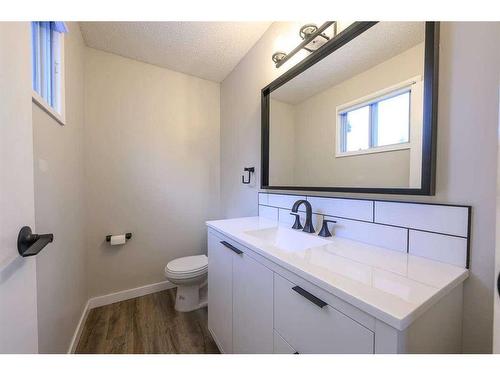 7622 103 Street, Grande Prairie, AB - Indoor Photo Showing Bathroom